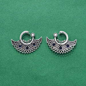 Pendientes de moda clásicos hechos a mano de La India con revestimiento oxidado - Product Image 2