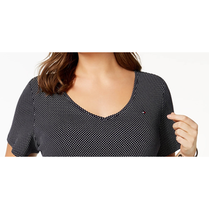 T-shirt da donna Tommy Hilfiger taglie forti 3X in cotone con scollo a V, fantasia a pois, blu navy, stile casual estivo - Product Image 2