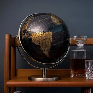 Globo de mundo decorativo giratorio ecológico hecho a mano de estilo industrial con mapa de metal y pasadores altos - Product Image 1