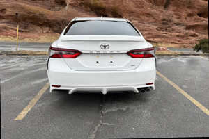 Auto Usado Económico Toyota Camry SE Nightshade 2023 con Volante a la Izquierda - Product Image 5