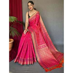 Fascinante Sari de Seda Estampado Patola Rosa, Elegante Ropa de Recepción para Ocasiones Especiales - Product Image 1