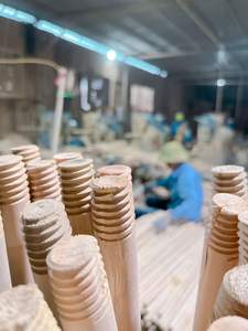 Hot Sales Wooden Handles Made in Vietnam Eucalyptus Wood Cheap Price for Brooms Dustpans <b>Gardening</b> <b>Tools</b> - Product Image 2