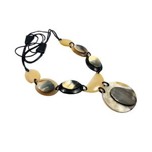 Collier en corne naturelle pour femme, fabrication en usine, vente en gros, style vintage, design moderne, personnalisation disponible - Product Image 3