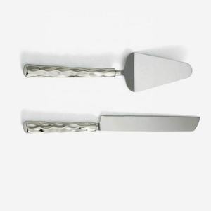 Couteau de coupe de gâteau en métal de conception finie à la main de la plus haute qualité et ustensile de service - Product Image 1