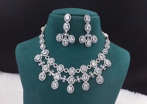 Ensemble de colliers de bijoux de mariée américains à la mode Superbe collier et boucles d'oreilles AD pour les mariages et les réceptions - Product Image 2