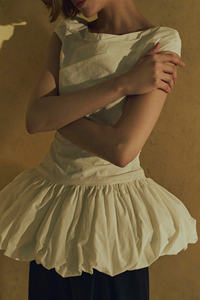 Blusa de nube superior de alta calidad para mujer Servicios ODM Vietnam Made XL Tamaño Patrón de globo drapeado Temporada de invierno - Product Image 4