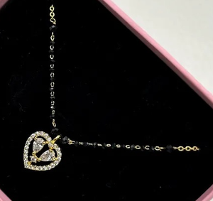 Colgante Mangalstra de Plata 925 con Cuentas Negras en Forma de Corazón y Hermosos Diamantes - Product Image 4