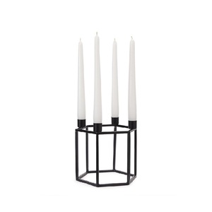 Explore los candelabros minimalistas de alambre dorado que encajan perfectamente en interiores contemporáneos y Decoración elegante para el hogar - Product Image 3