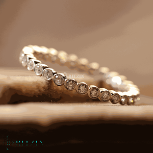 Anillo de boda de eternidad completa con ajuste de bisel de diamante de corte redondo para mujer - Product Image 4