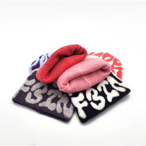 Gorro con estampado de abullonado personalizado para mujer, gorros suaves y cómodos, acrílico 80% nailon 20%, poliéster interior 100%, gorros Unisex de punto - Product Image 4