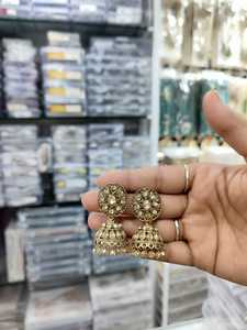 Boucles d'oreilles traditionnelles de haute qualité pour femmes bijoux vintage du patrimoine ethnique indien idéal pour les festivals, les mariages - Product Image 3