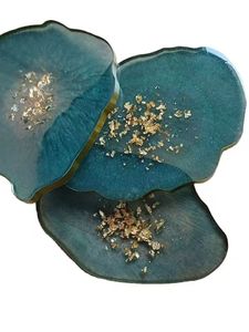 Dessous de verre en bois sculptés à la main avec une texture vintage conçus pour ajouter du charme et de la fonctionnalité aux tables à manger ou aux bureaux - Product Image 5