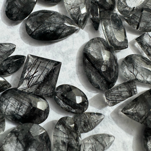 อัญมณีหลวมเจียระไนขนาดธรรมชาติสีดำไม่ซ้ำใครสำหรับดีไซน์เครื่องประดับตามสั่ง - Product Image 4