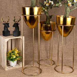 Jardinière en métal aluminium de grande taille, pot de fleurs décoratif de jardin, pot de fleurs en métal artisanal avec finition plaquée or - Product Image 2