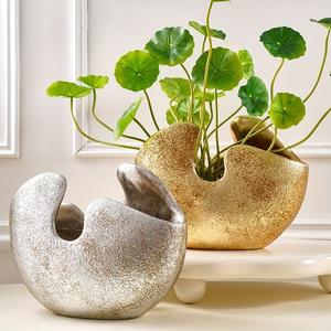 Design idéal pour la décoration intérieure Vase et vase à fleurs en or Fait à la main Personnalisé Meilleur décor d'intérieur et design fait à la main - Product Image 1