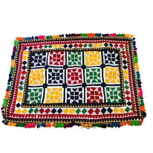 Sindhi手工Rilli用于床、沙发和桌面，传统Sindhi Rilli巴基斯坦，Sindhi Rilli刺绣作品