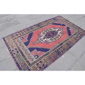 Alfombra Antigua de Lana Turca Oriental Roja de 4x7.2 pies - Product Image 3