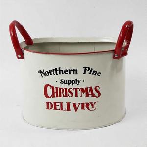 Jardinière Twilight Sleigh Path en finition rustique pour décor de Noël extérieur avec pommes de pin Holly et fleurs d'hiver - Product Image 4