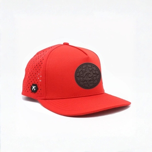 Gorras de Golf Personalizadas al por Mayor con Parche de PVC de Goma Personalizado con Logotipo en la Parte Delantera, Gorras de 5 Paneles con Visera Plana y Corte Láser - Product Image 1