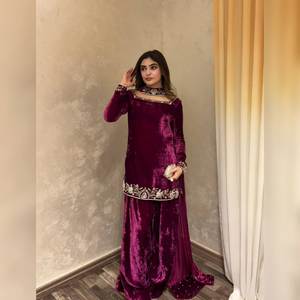 Magnifique Salwar Kameez traditionnel en velours, orné de perles et de broderies Nakshi Dabka, qualité supérieure, velours de viscose lourd, séchage rapide, idéal pour toutes les occasions. - Product Image 1
