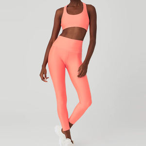Conjuntos de ropa de Yoga hasta la rodilla personalizados de alta calidad, ropa deportiva de poliéster 100% para mujeres de talla grande, ropa de gimnasio al por mayor - Product Image 1