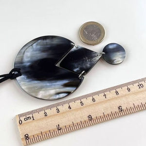 Collar con Colgante de Cuerno de Búfalo, Joyería Tribal Natural y Sostenible para Mujer, Alta Calidad - Product Image 1