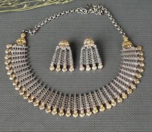 Ensemble de bijoux pour femmes, collier et boucles d'oreilles Jhumka avec serti en or plaqué or traditionnel, pour fiançailles et mariage - Product Image 1