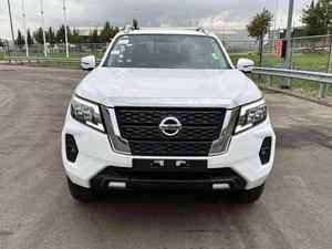 Camioneta Navarra Smart R21 Automática Usada de 2022, Sin Accidentes, 50001-75000 Millas, Asientos de Cuero, Techo Corredizo - Product Image 2