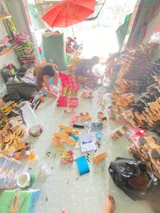 Sandales plates en soie avec semelle extérieure en PVC recyclable et jetable, sabots vietnamiens traditionnels pour Ao Dai Vietchoice - Product Image 3