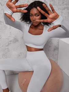 Vente en gros de vêtements de sport pour femmes avec logo personnalisé ensembles de yoga 2 pièces pour le fitness - Product Image 2