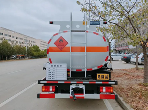 Camión cisterna de aceite SINOTRUK HOWO nuevo de 5000 litros, camión de suministro de combustible de 5m3, disponible para entrega inmediata. - Product Image 3