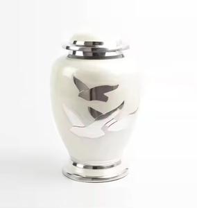 Urnes métalliques de haute qualité pour les cendres Solutions de crémation abordables pour les acheteurs B2B mondiaux Vente chaude - Product Image 4