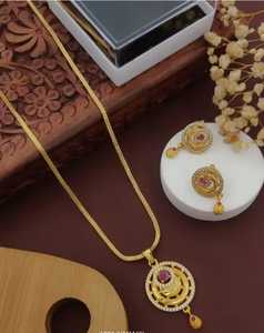 Conjunto de joyería nupcial india tradicional con collar de acabado Pendientes para boda Disponible a precios de exportación - Product Image 1