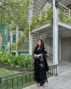 Shree Indian Exportations Present Party Wear Look Créateur de mode Faux Georgette avec broderie - Product Image 4