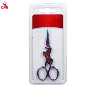 Tijeras de diseño decorativo de acero inoxidable de primera calidad con hoja afilada para uso profesional en el corte de hilos y telas. - Product Image 4