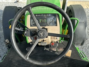 รถแทรกเตอร์ขนาดเล็ก John Deere 6230 พร้อมที่ตักดิน รถแทรกเตอร์ล้อยางขนาดเล็ก John Deere 6230 สำหรับขาย มีสินค้าพร้อมส่ง จัดส่งรวดเร็ว - Product Image 4