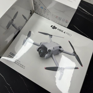 Dron DJI Mini 4 Pro Fly More Combo con Control Remoto RC 2 - Product Image 1