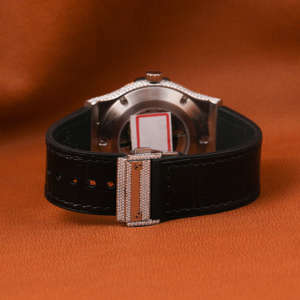 Montre unisexe de luxe tendance avec cadran bleu semi-serti de diamants Moissanite VVS, mouvement à quartz ETA, bracelet en acier inoxydable - Product Image 3