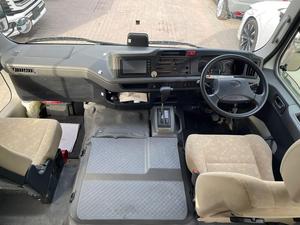 Toyota Coaster 2020 Usada en Buen Estado, 30 Asientos, Motor V8 de 4.2L - Product Image 5