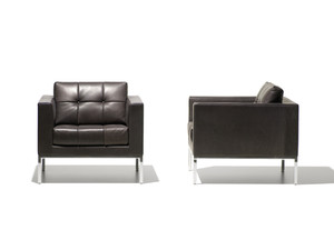 Sofá moderno Marion de 1 plaza fabricado en marco de aluminio y forro de piel sintética con cojines gruesos y acabado en nogal. - Product Image 4