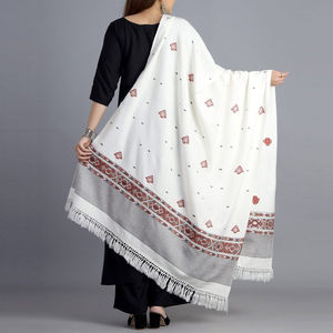 Écharpes en laine pour femmes avec logo personnalisé imprimé pour l'hiver Prix de gros Collection d'écharpes et de châles traditionnels Design uni simple - Product Image 2