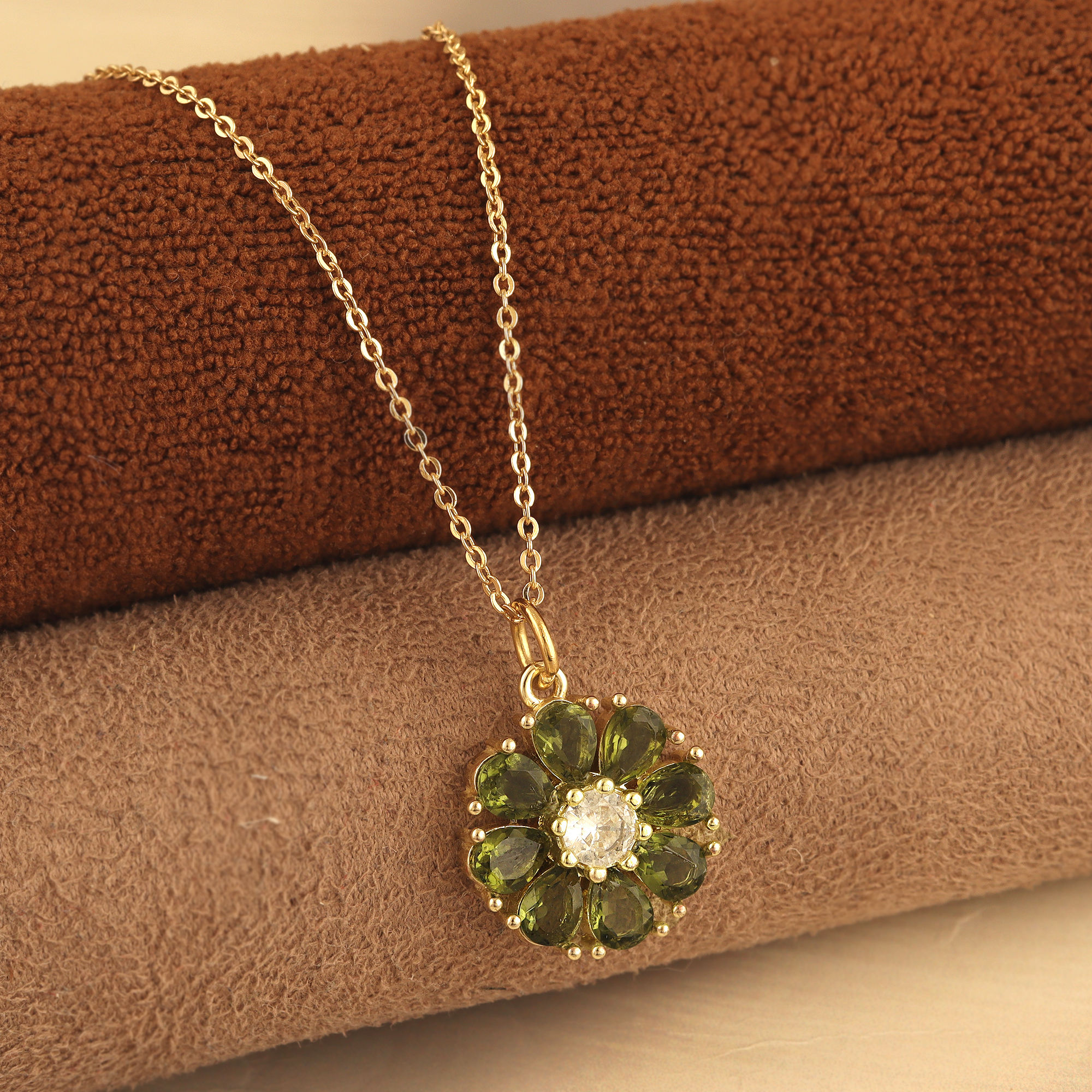 สีเขียว &amp; สีขาว