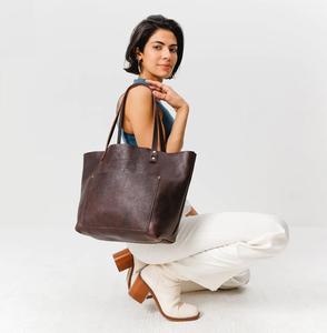 Sacs fourre-tout en cuir véritable de vachette pour femmes de couleurs marron de meilleure qualité pour les sorties de shopping décontractées avec poches avant pour femme - Product Image 3