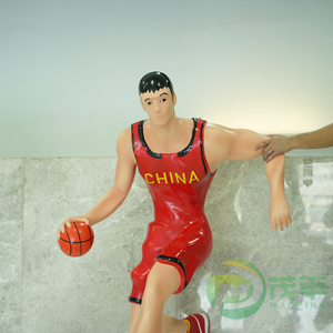 Personnalisée de haute qualité <span class=keywords><strong>NBA</strong></span> USA OEM ODM moderne intérieur artisanat dessin animé Sport athlète boxe basket-ball fibre de verre statue sculpture - Product Image 1