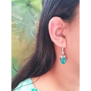 Pendientes de gota de piedras preciosas verdes hechos a mano Pendientes de gancho chapados en plata minimalista para Mujer | Joyería colgante Boho Chic - Product Image 1