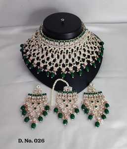 Nouveau design plaqué or traditionnel goutte perle et pierre cloutée boucle d'oreille Mangtika collier ras du cou ensemble et ensemble de bijoux pour femmes - Product Image 1