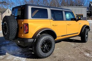 Bronco 2021 Primera Edición, Ampliamente Equipado con Paquete Sasquatch, Motor EcoBoost V6 de 2.7 Litros - Product Image 3