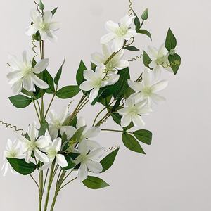 Vente chaude fleurs de clématites artificielles 5 têtes violet blanc clématite naturel comme pour la maison salon décor de mariage - Product Image 2