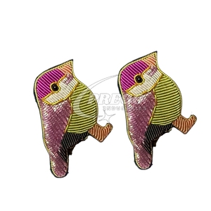 Broche Bordado a Mano con Diseño de Pájaro, Parches Bordados Personalizados Hechos a Mano para Ropa y Accesorios, Insignias Decorativas de Alta Calidad - Product Image 4