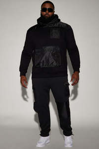 Sweat à capuche utilitaire noir élégant pour hommes avec fabrication en usine de haute qualité. - Product Image 2